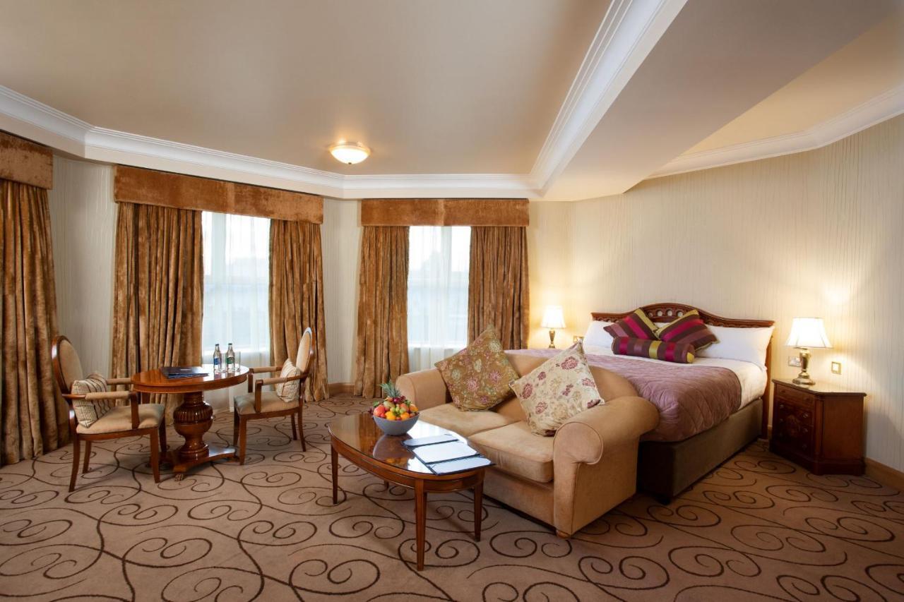Lawlors Hotel นาส ภายนอก รูปภาพ
