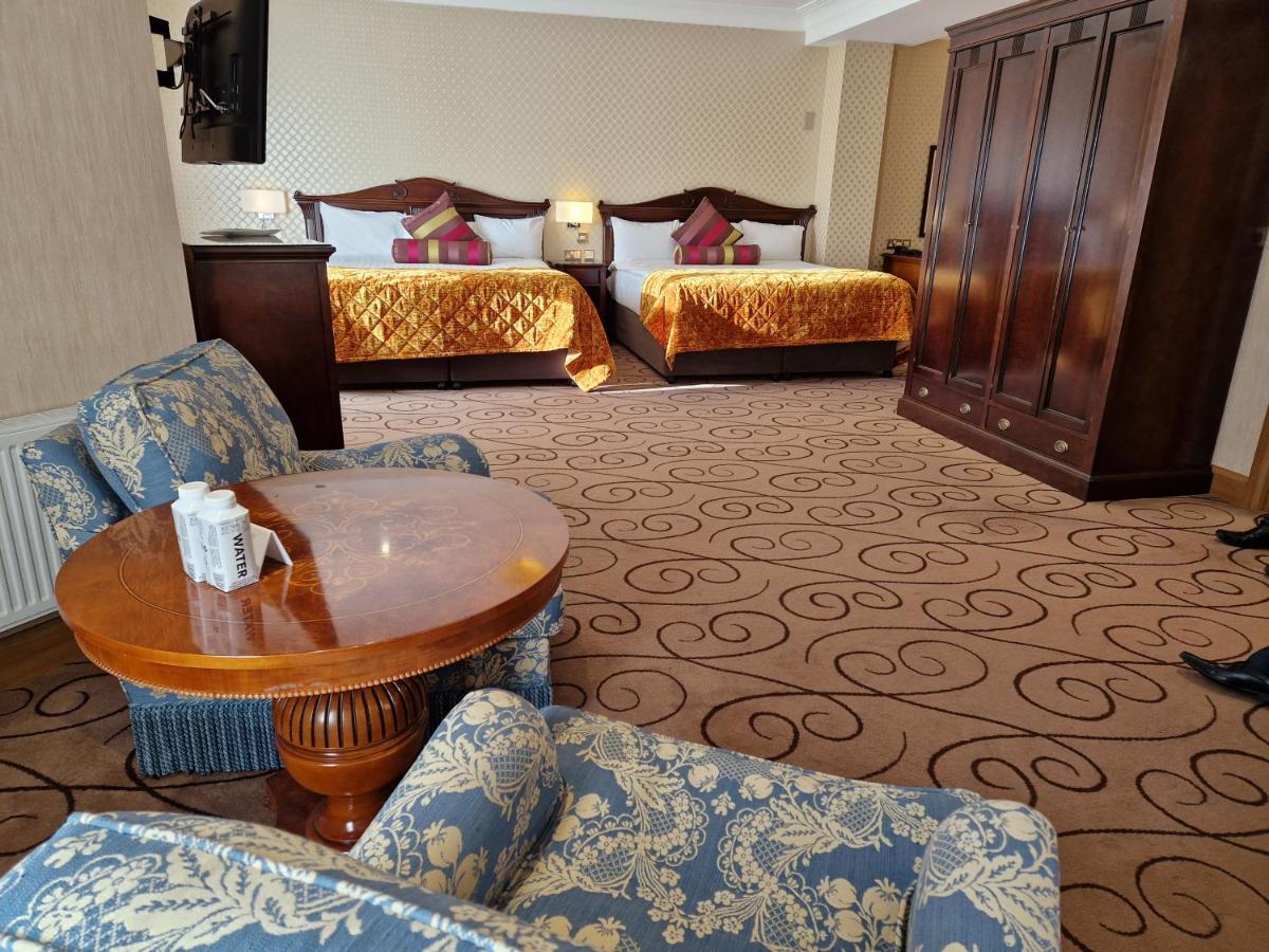 Lawlors Hotel นาส ภายนอก รูปภาพ