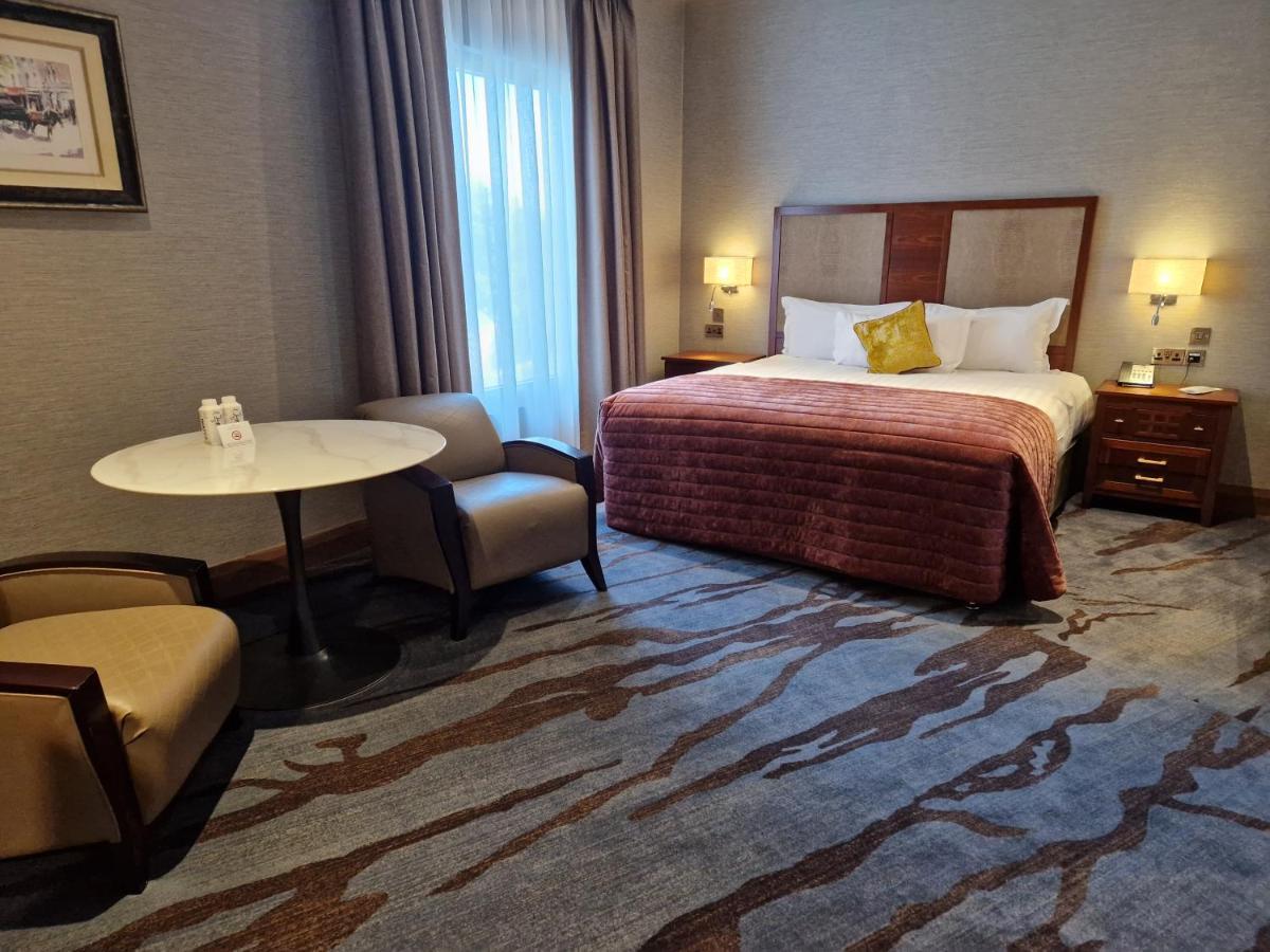 Lawlors Hotel นาส ภายนอก รูปภาพ