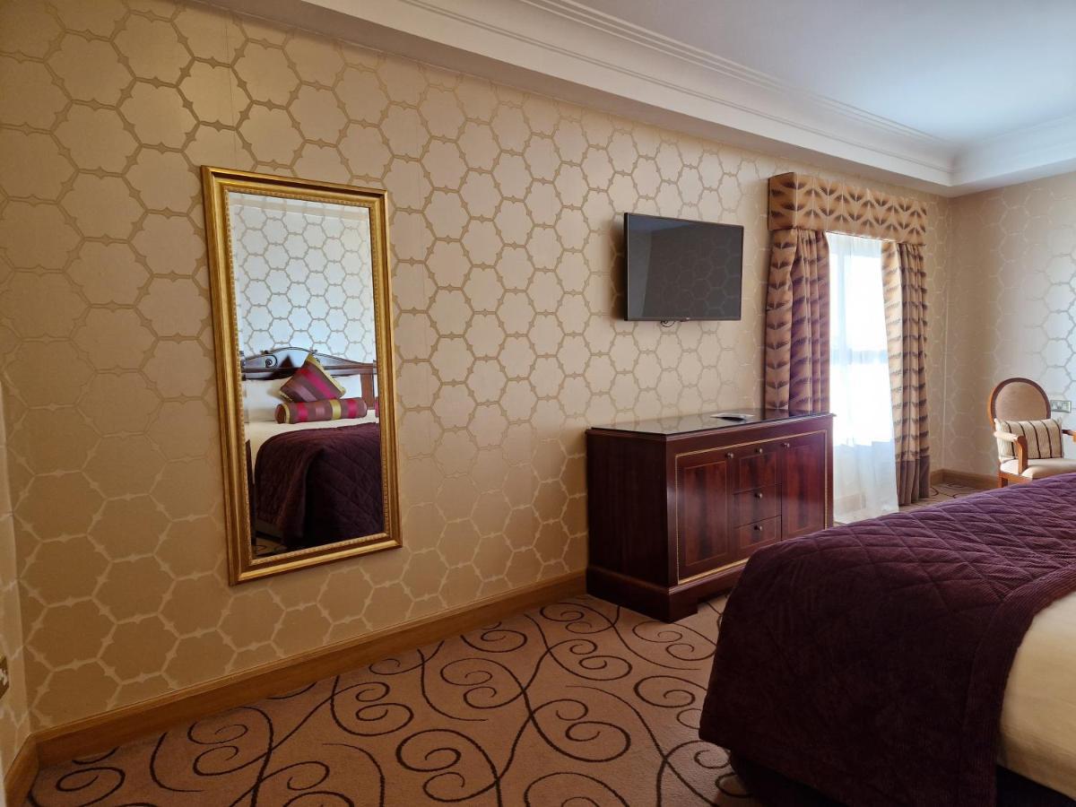 Lawlors Hotel นาส ภายนอก รูปภาพ