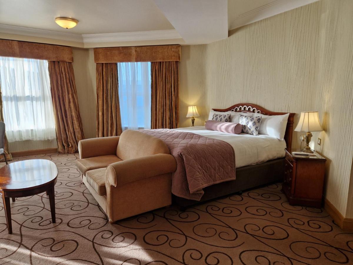 Lawlors Hotel นาส ภายนอก รูปภาพ