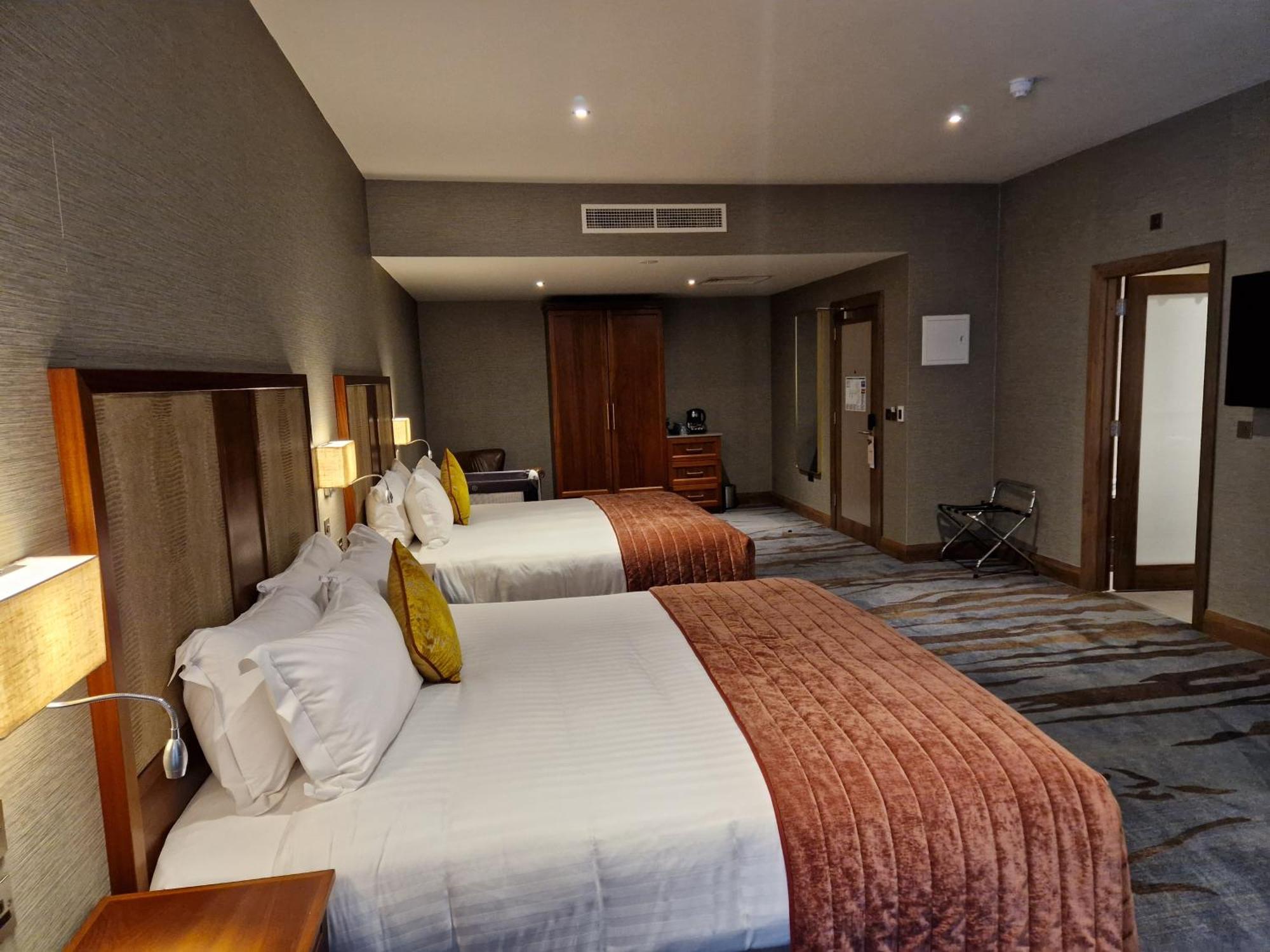 Lawlors Hotel นาส ภายนอก รูปภาพ