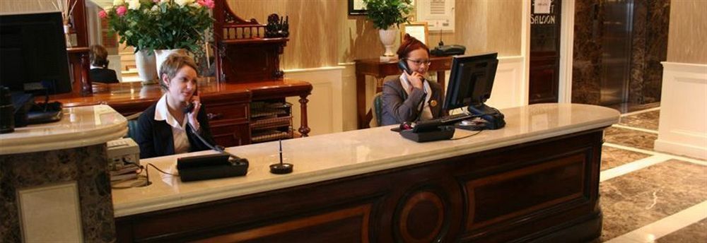 Lawlors Hotel นาส ภายนอก รูปภาพ