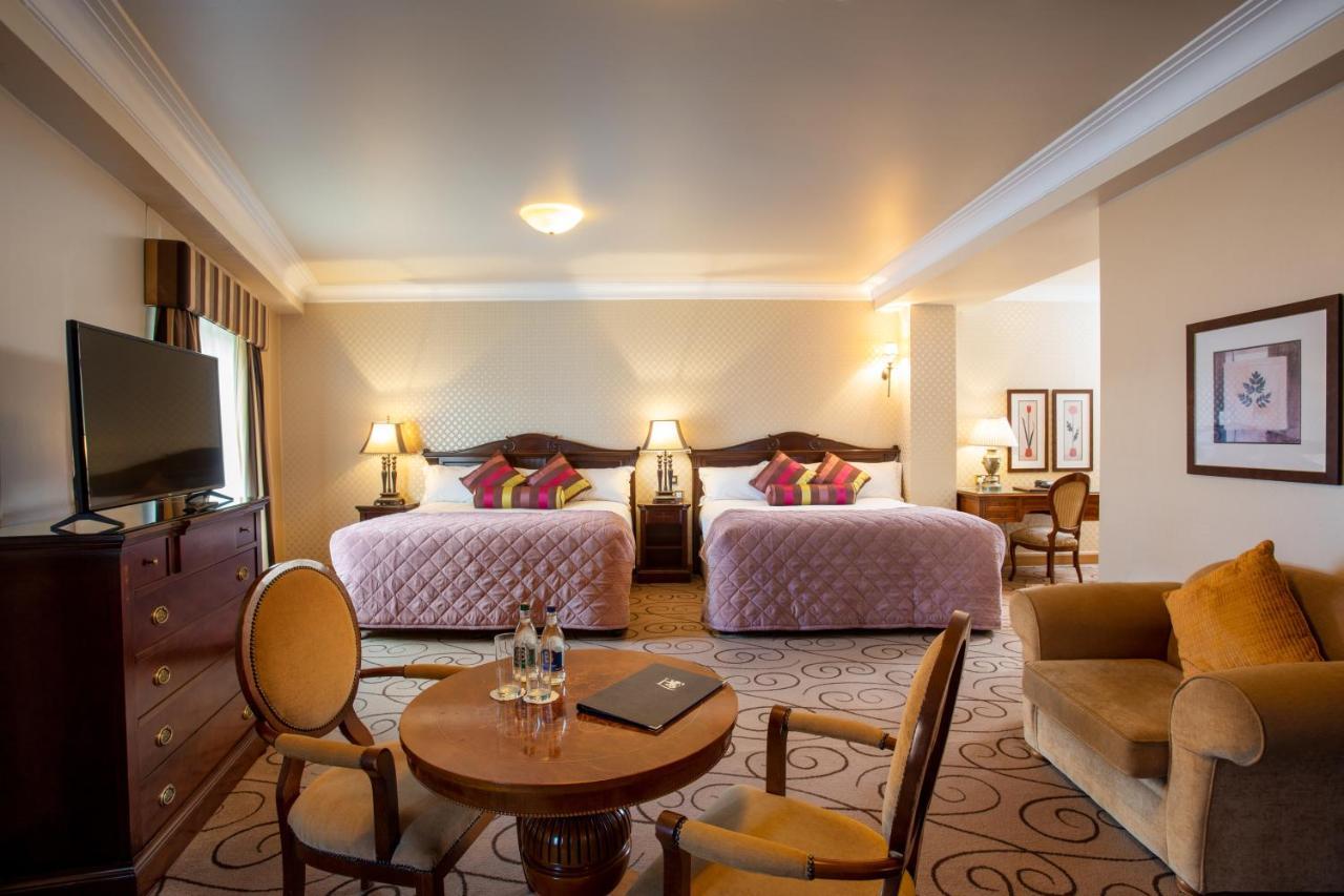 Lawlors Hotel นาส ภายนอก รูปภาพ